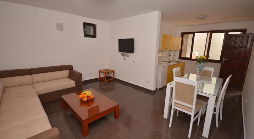 Apartments Minja S Petrovac المظهر الخارجي الصورة